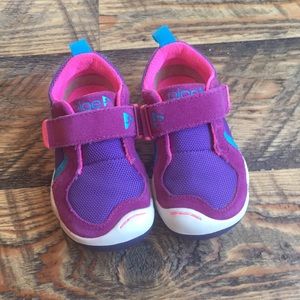 Toddler Size 6 Plae Shoes